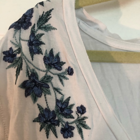 White embroidered v neck t shirt - Picture 2 of 2